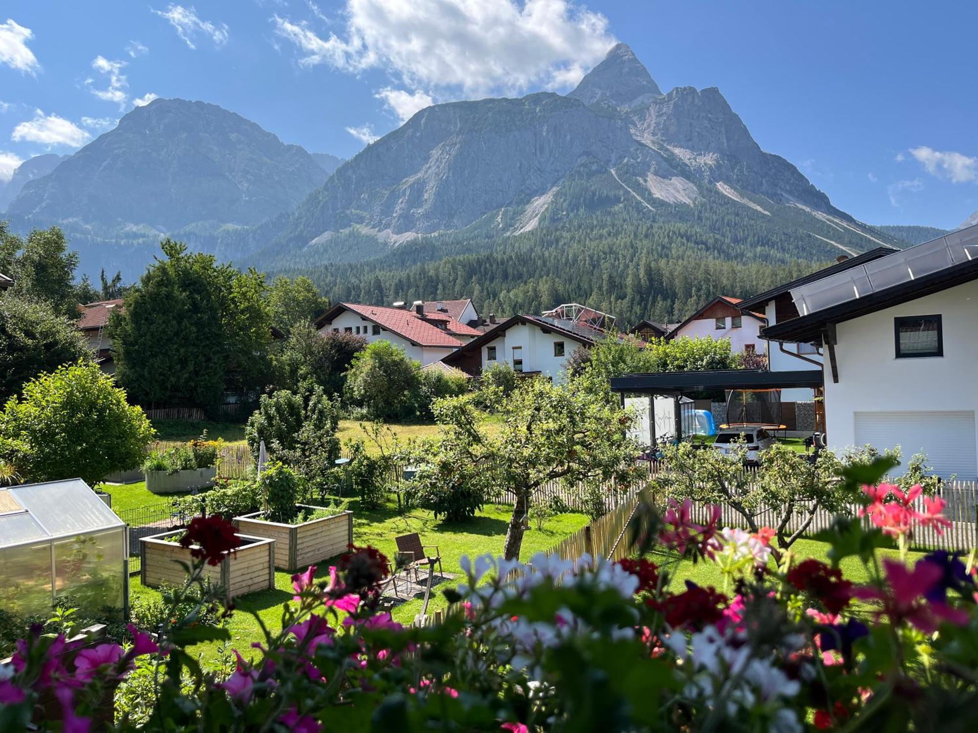 Haus Alpenblume Apartment Ehrwald Bagian luar foto