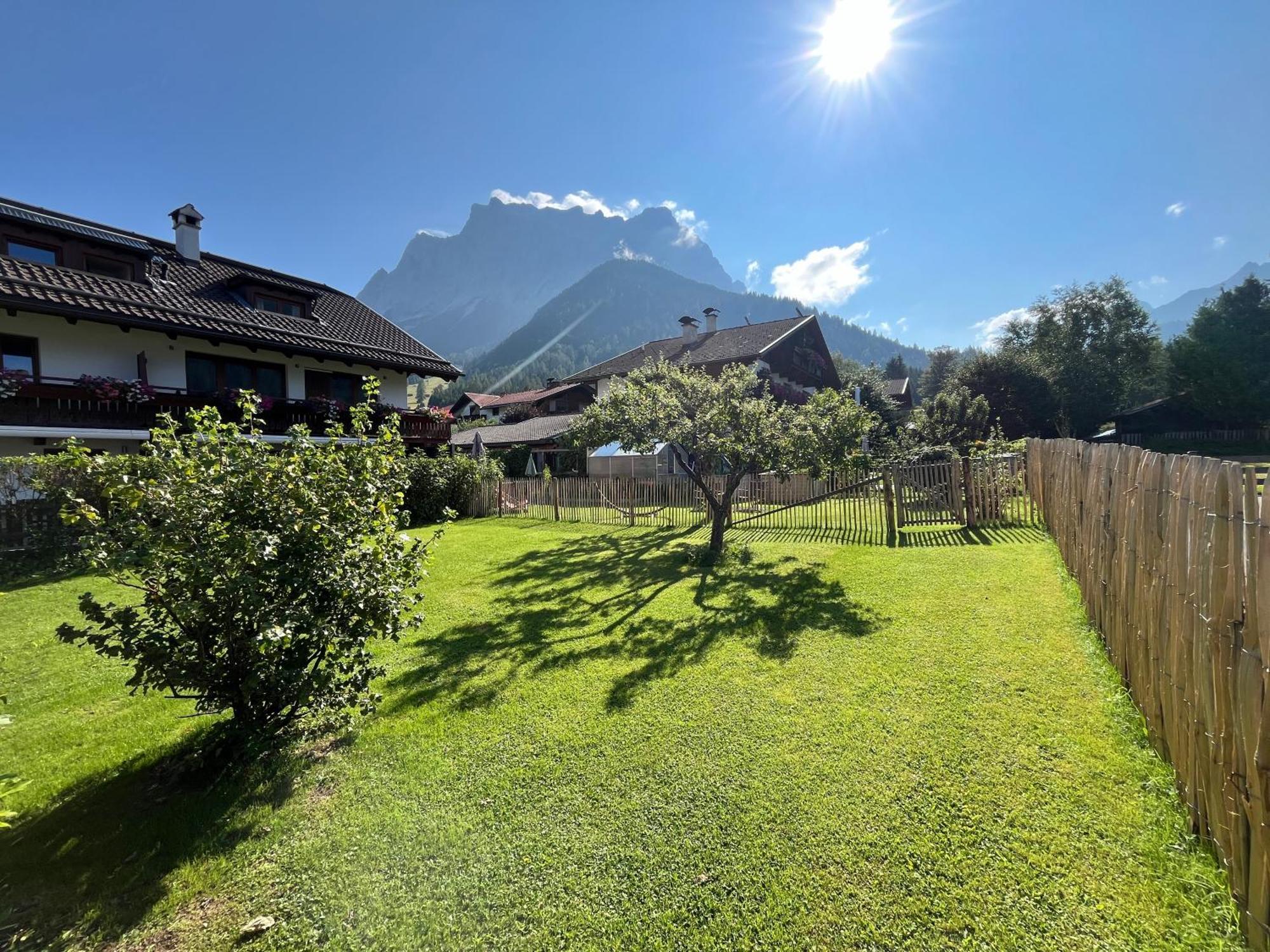 Haus Alpenblume Apartment Ehrwald Bagian luar foto